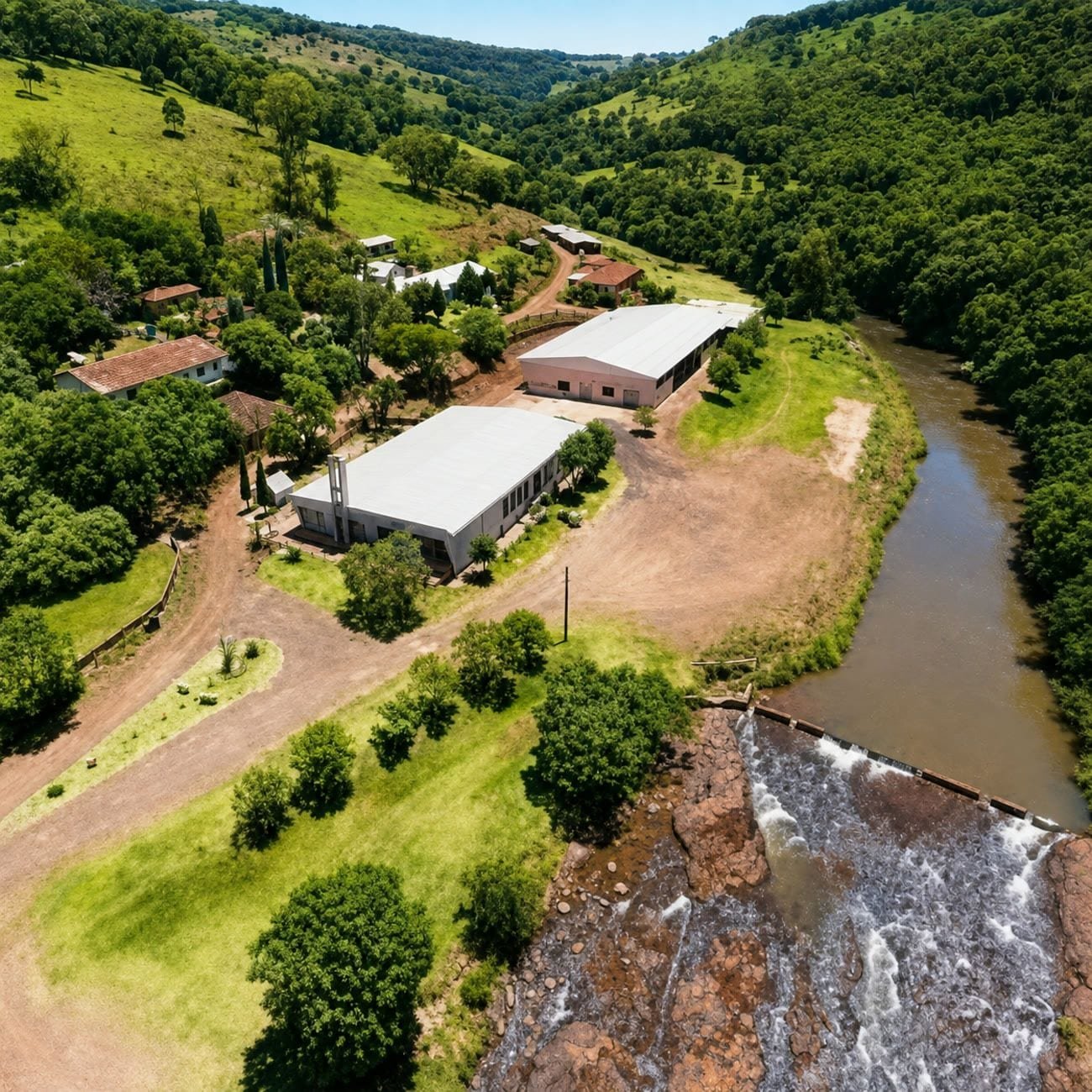 Vista aérea do Santuário Nossa Senhora da Salete às margens do Rio Jacutinga